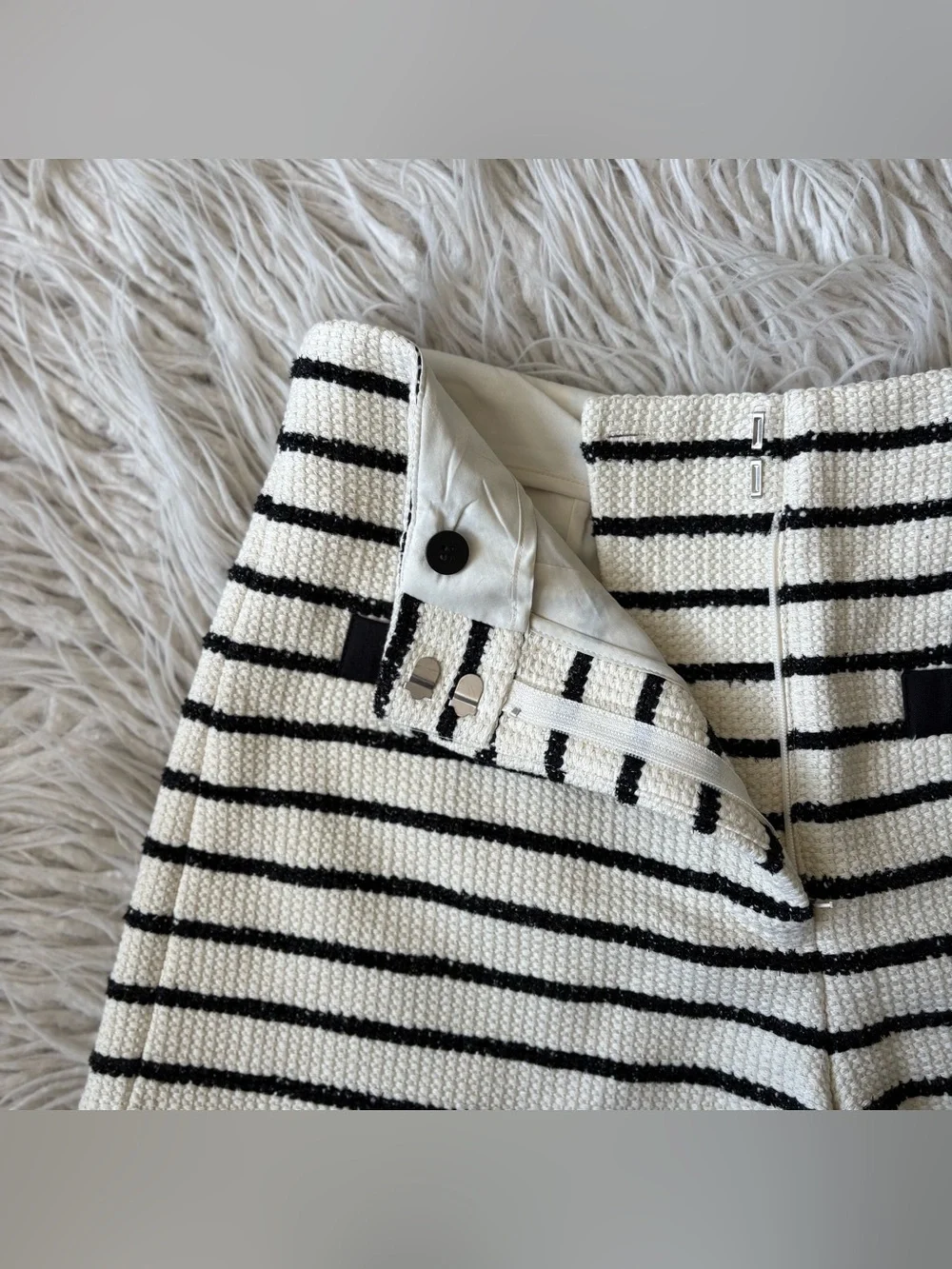 Veronica Beard Gershwin Tweed Black White Stripe Cotton Blend Shorts EUC Size 2